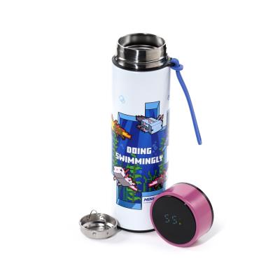 Bidon 450ml Minecraft Axolotl z termometrem BOT344. Wydawca: PUCKATOR EUROPEAN DISTRIBUTION CENTRE. SmakLiter.pl Opakowanie Bidon 450ml Minecraft Axolotl z termometrem BOT344