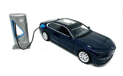 Opakowanie BMW I7 elektryczne niebieskie 1/32