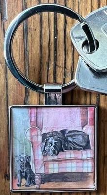 Brelok do kluczy K37 Psy Sophie&Scarlett. Wydawca: Alex Clark. SmakLiter.pl Opakowanie Brelok do kluczy K37 Psy Sophie&Scarlett