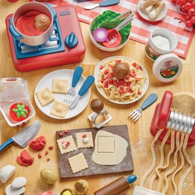 Creative Chefs Italian Dinner Kit. Wydawca: Little tikes. SmakLiter.pl Opakowanie Creative Chefs Italian Dinner Kit