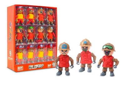 Figurka strażaka mix. Wydawca: Artyk. SmakLiter.pl Opakowanie Figurka strażaka mix