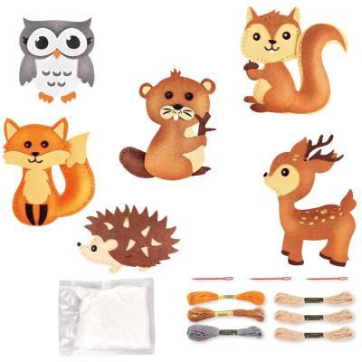 Filcowe wyszywanki Zwierzęta. Wydawca: Askato. SmakLiter.pl Opakowanie Filcowe wyszywanki Zwierzęta