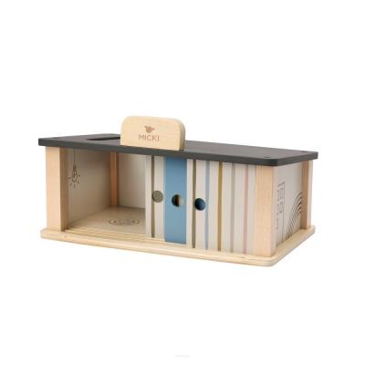 Garaż drewniany. Wydawca: MICKI. SmakLiter.pl Opakowanie Garaż drewniany