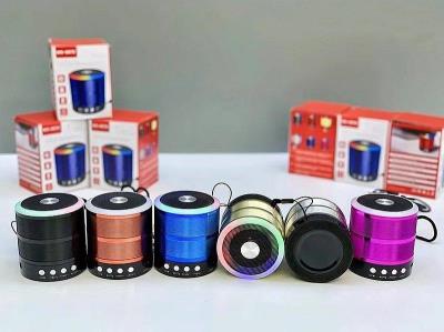 Głośnik okrągły Bluetooth kabel USB MIX. Wydawca: ADAR. SmakLiter.pl Opakowanie Głośnik okrągły Bluetooth kabel USB MIX