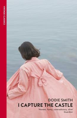 I Capture the Castle wer. angielska. Autor: Smith Dodie. SmakLiter.pl Okładka książki I Capture the Castle wer. angielska