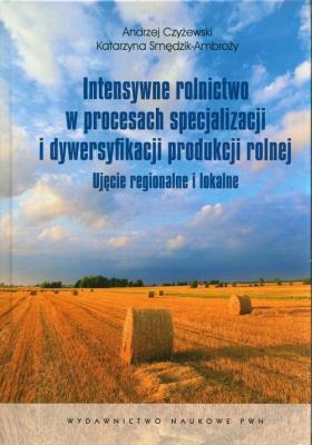 Intensywne rolnictwo w procesach specjalizacji. Autor: Czyżewski Andrzej, Katarzyna S. SmakLiter.pl Okładka książki Intensywne rolnictwo w procesach specjalizacji