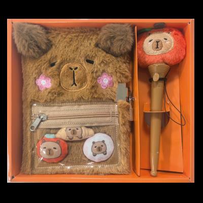 KAPIBARA ZESTAW PAMIĘTNIK Z DŁUGOPISEM TOYSINN STN 9674. Wydawca: Stnux. SmakLiter.pl Opakowanie KAPIBARA ZESTAW PAMIĘTNIK Z DŁUGOPISEM TOYSINN STN 9674