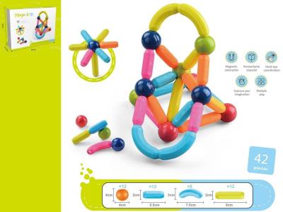 Klocki magnetyczne 42el. Wydawca: Madej. SmakLiter.pl Opakowanie Klocki magnetyczne 42el