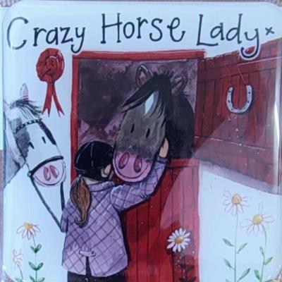 Magnes FM252 Koniara Crazy Horse Lady. Wydawca: Alex Clark. SmakLiter.pl Opakowanie Magnes FM252 Koniara Crazy Horse Lady