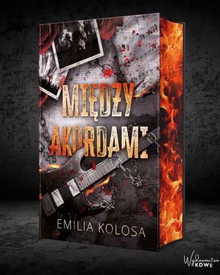 Okładka książki Między Akordami (ilustrowane brzegi)