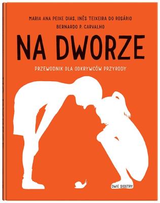 Okładka książki Na dworze. Przewodnik dla odkrywców przyrody