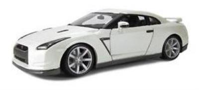 Opakowanie Nissan GT-R R35 1:18 biały BBURAGO