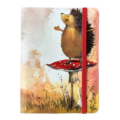 Notatnik z gumką A6 Jeż i muchomor. Wydawca: Alex Clark. SmakLiter.pl Opakowanie Notatnik z gumką A6 Jeż i muchomor