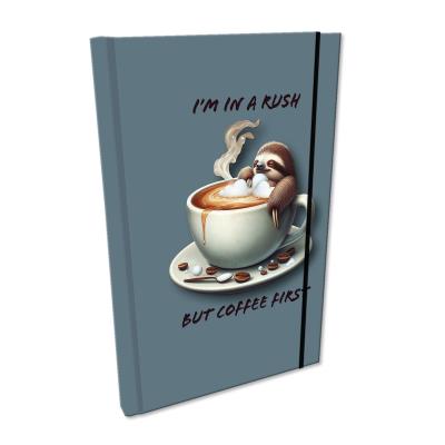 Notes A5 kratka z gumką Soft Touch Leniwiec Kawa. Wydawca: EV-Corp. SmakLiter.pl Opakowanie Notes A5 kratka z gumką Soft Touch Leniwiec Kawa