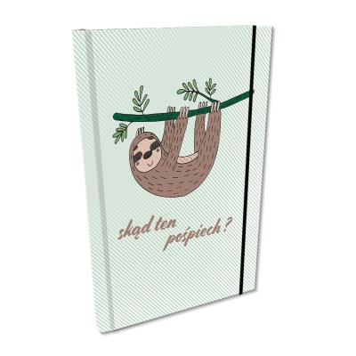 Notes A5 kratka z gumką Soft Touch Leniwiec Chwilunia. Wydawca: EV-Corp. SmakLiter.pl Opakowanie Notes A5 kratka z gumką Soft Touch Leniwiec Chwilunia