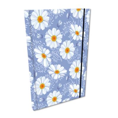 Notes A5 kratka z gumką Soft Touch Stokrotki Retro. Wydawca: EV-Corp. SmakLiter.pl Opakowanie Notes A5 kratka z gumką Soft Touch Stokrotki Retro