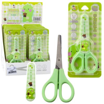 Opakowanie Nożyczki szkolne z osłonką oburęczne zielone 14cm