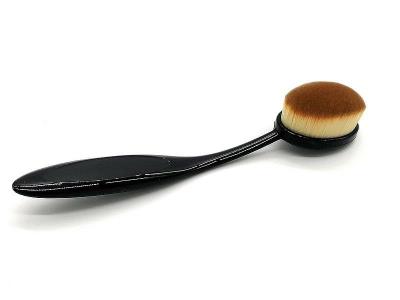 Pędzel szczoteczka do makijażu. Wydawca: ADAR. SmakLiter.pl Opakowanie Pędzel szczoteczka do makijażu