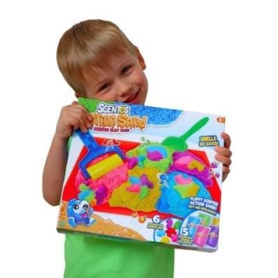 Piasek pachnący kinetyczny z akcesoriami. Wydawca: Scentos. SmakLiter.pl Opakowanie Piasek pachnący kinetyczny z akcesoriami