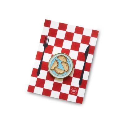 Opakowanie Pin pierogi na talerzu