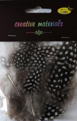 Pióra perliczek 10-15 cm 15szt. Wydawca: Galeria Hobby. SmakLiter.pl Opakowanie Pióra perliczek 10-15 cm 15szt