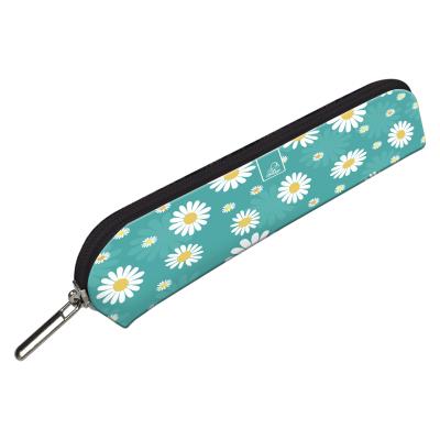 Piórnik mini Stokrotki Na Turkusie. Wydawca: EV-Corp. SmakLiter.pl Opakowanie Piórnik mini Stokrotki Na Turkusie