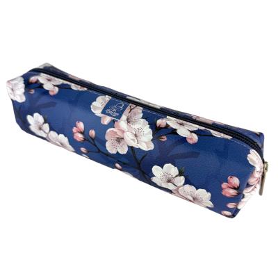 Piórnik szkolny młodzieżowy prostokąt kostka Kwiaty Wiśni. Wydawca: EV-Corp. SmakLiter.pl Opakowanie Piórnik szkolny młodzieżowy prostokąt kostka Kwiaty Wiśni