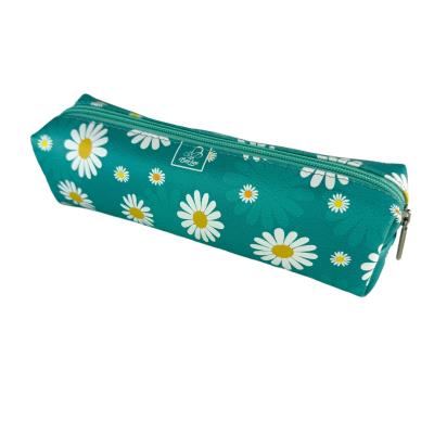 Piórnik szkolny młodzieżowy prostokąt kostka Stokrotki Na Turkusie. Wydawca: EV-Corp. SmakLiter.pl Opakowanie Piórnik szkolny młodzieżowy prostokąt kostka Stokrotki Na Turkusie