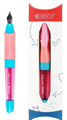 Pióro wieczne First Pen 4 do nauki pisania różowe. Wydawca: CRESCO. SmakLiter.pl Opakowanie Pióro wieczne First Pen 4 do nauki pisania różowe