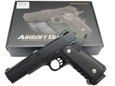 Pistolet półmetal V29. Wydawca: Cabo-Toys. SmakLiter.pl Opakowanie Pistolet półmetal V29