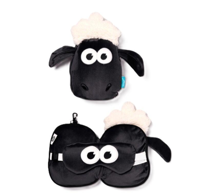 Poduszka podróżna i maska na oczy Shaun Owca. Wydawca: PUCKATOR. SmakLiter.pl Opakowanie Poduszka podróżna i maska na oczy Shaun Owca