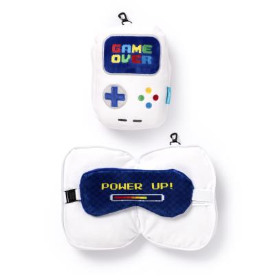 Poduszka podróżna z maską na oczy-Game Over-Relaxeazzz CUSH248. Wydawca: PUCKATOR EUROPEAN DISTRIBUTION CENTRE. SmakLiter.pl Opakowanie Poduszka podróżna z maską na oczy-Game Over-Relaxeazzz CUSH248