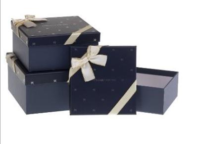 Opakowanie Pudełko kwadratowe z kokardą 3szt ROZETTE