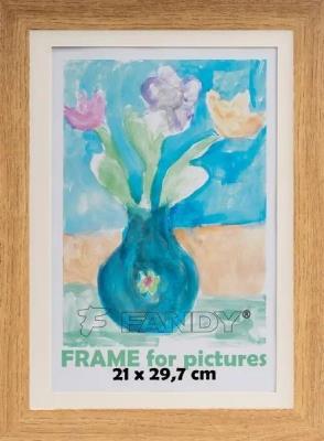 Ramka drewniana Paint czarna 25,5x34x5cm. Wydawca: Fandy. SmakLiter.pl Opakowanie Ramka drewniana Paint czarna 25,5x34x5cm