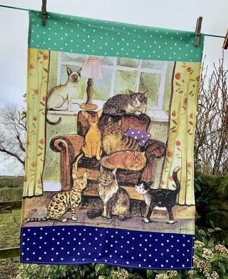 Ręcznik kuchenny TT33 Dom pełen kotów. Wydawca: Alex Clark. SmakLiter.pl Opakowanie Ręcznik kuchenny TT33 Dom pełen kotów