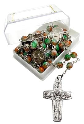 Opakowanie Różaniec zielony w pudełku ze świętymi