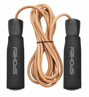 Skakanka z skórzaną linką. Wydawca: Spokey. SmakLiter.pl Opakowanie Skakanka z skórzaną linką