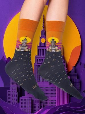 skarpety PAŁAC KULTURY I NAUKI / wersja pomarańczowa / 36-40. Wydawca: Nadwyraz. SmakLiter.pl Opakowanie skarpety PAŁAC KULTURY I NAUKI / wersja pomarańczowa / 36-40