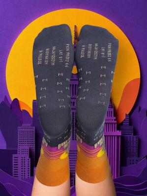 skarpety/ PAŁAC KULTURY I NAUKI / wersja pomarańczowa /41-46. Wydawca: Nadwyraz. SmakLiter.pl Opakowanie skarpety/ PAŁAC KULTURY I NAUKI / wersja pomarańczowa /41-46