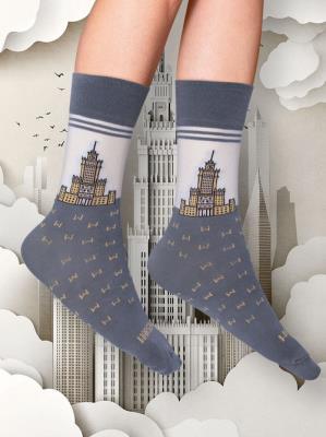 skarpety/ PAŁAC KULTURY I NAUKI / wersja szara /41-46. Wydawca: Nadwyraz. SmakLiter.pl Opakowanie skarpety/ PAŁAC KULTURY I NAUKI / wersja szara /41-46