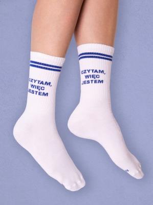 Skarpety sportowe CZYTAM, WIĘC JESTEM 36-40. Wydawca: Nadwyraz. SmakLiter.pl Opakowanie Skarpety sportowe CZYTAM, WIĘC JESTEM 36-40