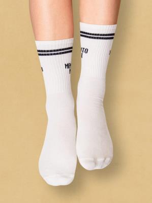 Skarpety sportowe MEMENTO MORI 41-46. Wydawca: Nadwyraz. SmakLiter.pl Opakowanie Skarpety sportowe MEMENTO MORI 41-46