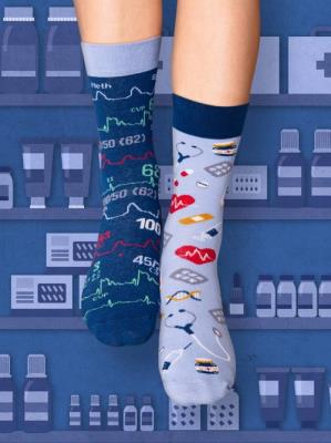 skarpety/ ZDROWIE/ 41-46. Wydawca: Nadwyraz. SmakLiter.pl Opakowanie skarpety/ ZDROWIE/ 41-46