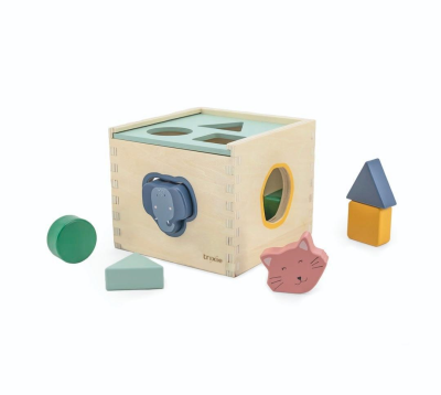 Sorter kształtów drewniany. Wydawca: Trixie Baby. SmakLiter.pl Opakowanie Sorter kształtów drewniany