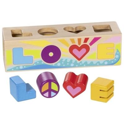 Sorter kształtów Love. Wydawca: Goki. SmakLiter.pl Opakowanie Sorter kształtów Love