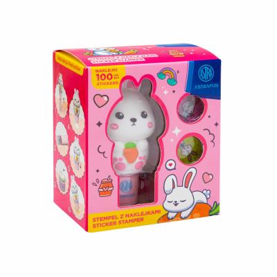 Stempel z naklejkami Astrafun Królik 100 naklejek wielokrotnego użytku + książeczka. Wydawca: ASTRA art-pap. SmakLiter.pl Opakowanie Stempel z naklejkami Astrafun Królik 100 naklejek wielokrotnego użytku + książeczka