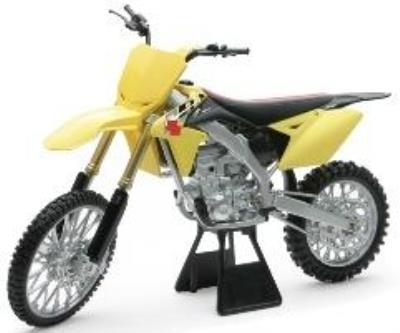 Suzuki RM-Z450 1:6. Wydawca: Daffi. SmakLiter.pl Opakowanie Suzuki RM-Z450 1:6