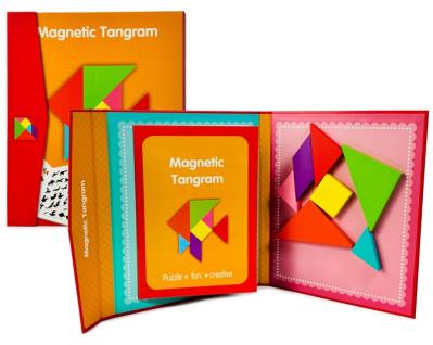 Opakowanie Tangram Magnetyczne Klocki do układania figur na okładce+ książeczka z szablonami