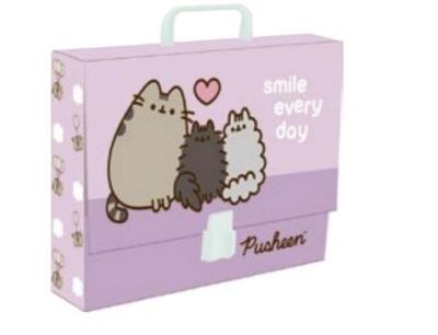 Teczka z rączką A4 XL Pusheen violet. Wydawca: ST-MAJEWSKI. SmakLiter.pl Opakowanie Teczka z rączką A4 XL Pusheen violet