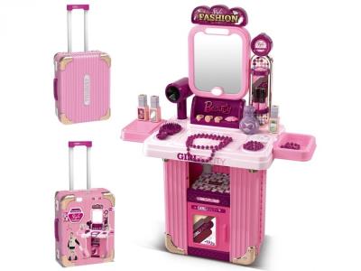 Toaletka 2w1 walizka 62x48x24cm. Wydawca: Madej. SmakLiter.pl Opakowanie Toaletka 2w1 walizka 62x48x24cm